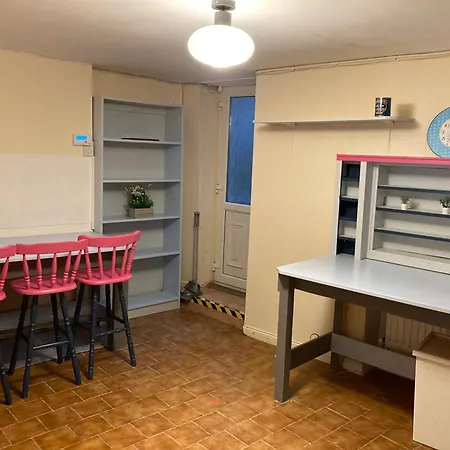 بيت للعطل Pink Door House In